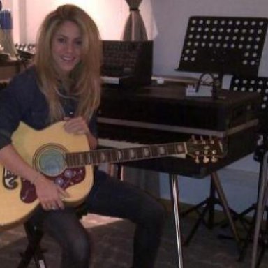 Shakira reveló el nombre y da detalles de su nuevo disco